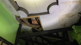 Sejumlah bangunan di tampak rusak akibat gempa berkekuatan M6,2 di Kabupaten Garut, pada Sabtu (27/4) malam. Dok. BPBD Kota Tasikmalaya)

