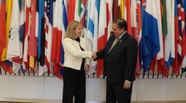 Menteri Koordinator Bidang Perekonomian Airlangga Hartarto bertemu dengan delegasi Belanda yang dipimpin oleh Wakil Perdana Menteri Belanda Karien Van Gennip. (Dok. Ekon.go.id)